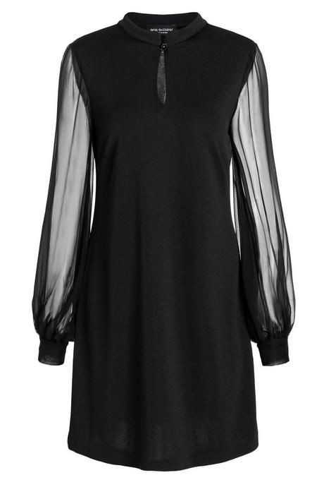 Schwarzes kleid mit chiffon ärmel