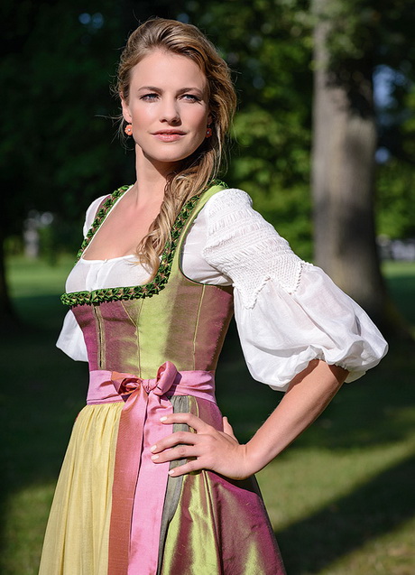 dirndl-festlich-21-17 Dirndl festlich