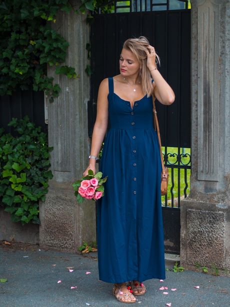 Langes blaues sommerkleid