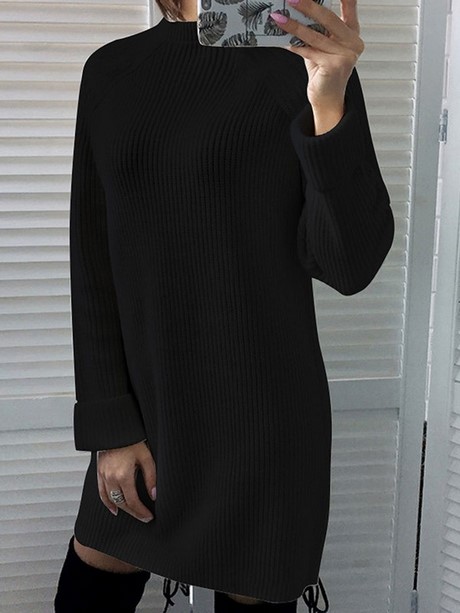 Langes schwarzes strickkleid