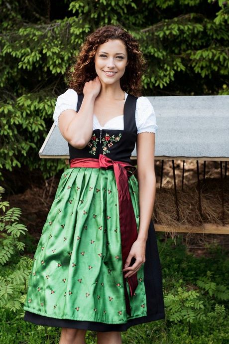 schwarzes-dirndl-mit-gruner-schurze-23_13 Schwarzes dirndl mit grüner schürze