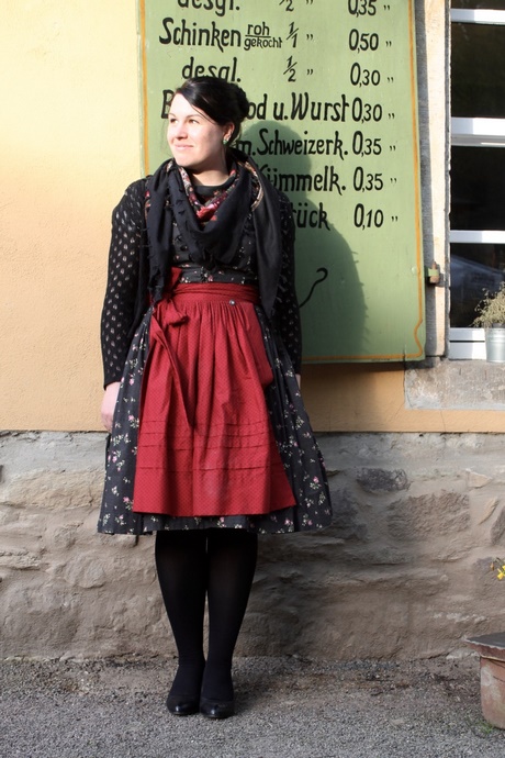 Kleid im dirndl stil