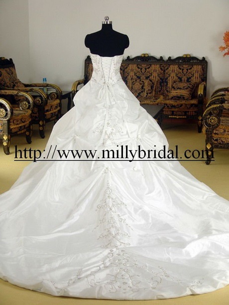 brautkleid-mit-langer-schleppe-81_18 Brautkleid mit langer schleppe