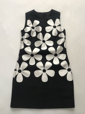 schwarzes-kleid-mit-roten-blumen-94 Schwarzes kleid mit roten blumen