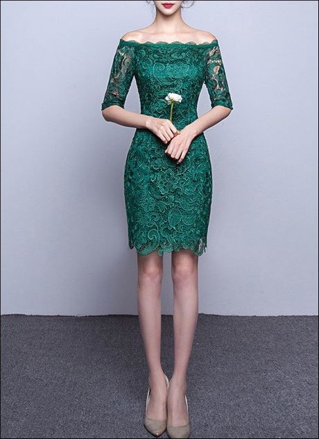 Grünes kurzes abendkleid
