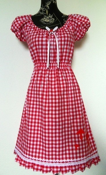 Rot weiß kariertes kleid