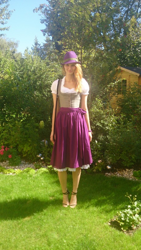 dirndl-junge-frau-08 Dirndl junge frau