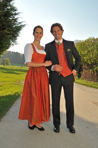 rotes-seidendirndl-16_8 Rotes seidendirndl