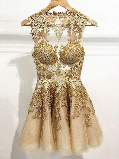 Goldenes abschlusskleid
