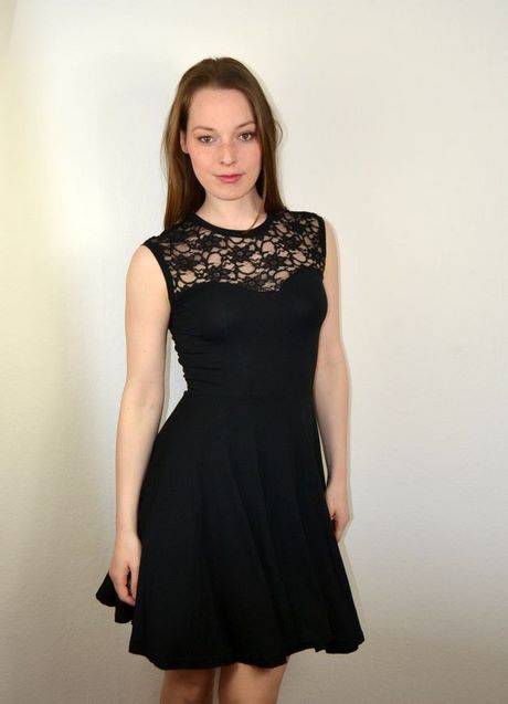 Schwarzes kurzes ballkleid