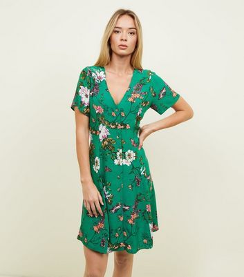 grunes-kleid-mit-blumen-62_2 Grünes kleid mit blumen