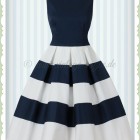 Kleid dunkelblau weiß